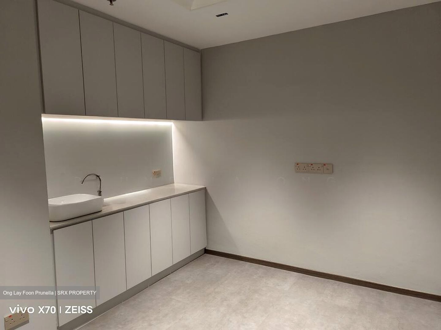 Mount Elizabeth Hospital (D9), Retail #580604341